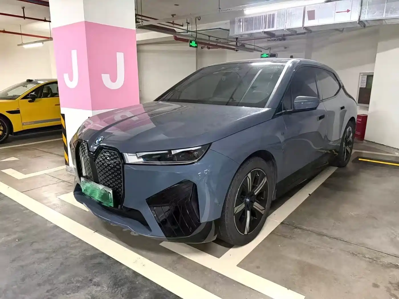 宝马iX 2022款 xDrive40 2023