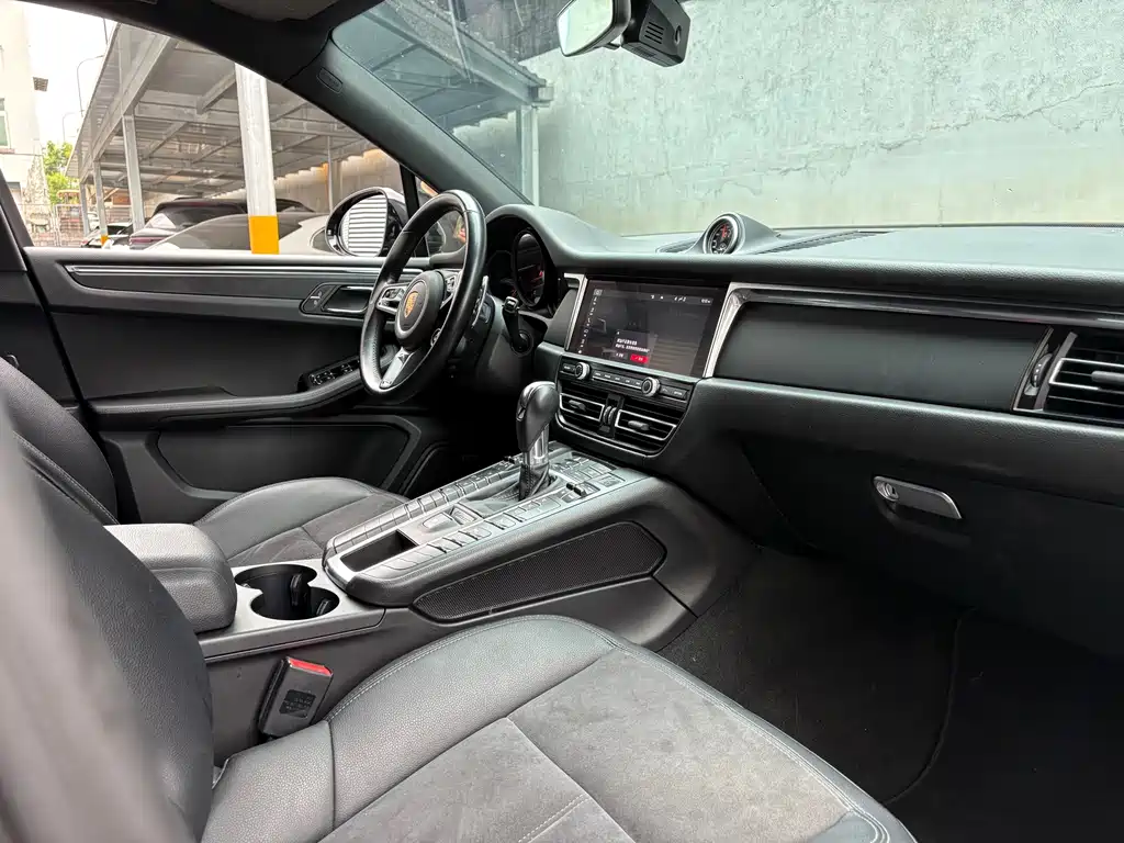 Porsche Macan — миниатюра 12