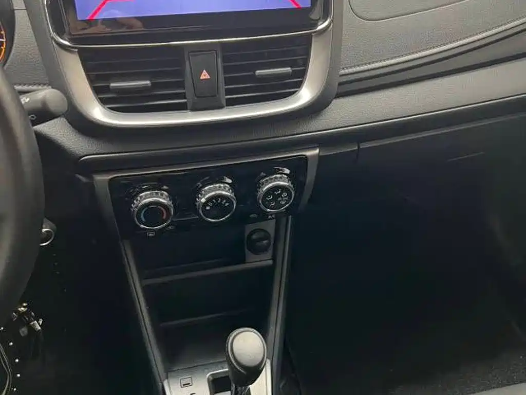 Toyota Yaris L — миниатюра 12