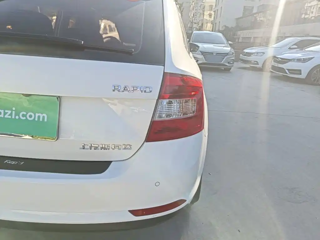 Skoda Rapid Spaceback — миниатюра 8