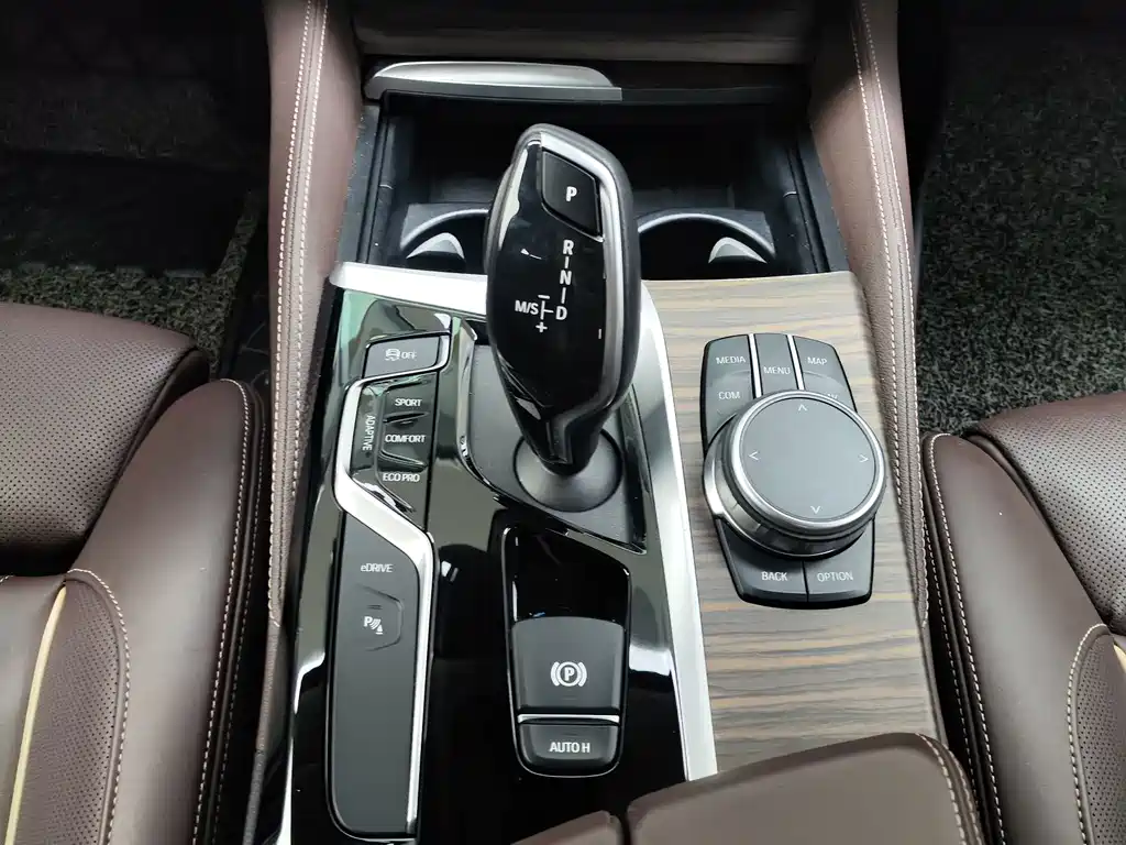 BMW 5 Series New Energy — миниатюра 13