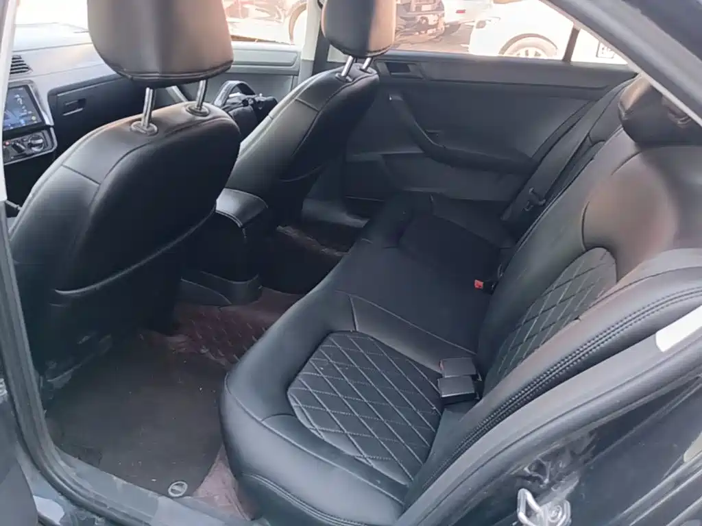Volkswagen Santana — миниатюра 17