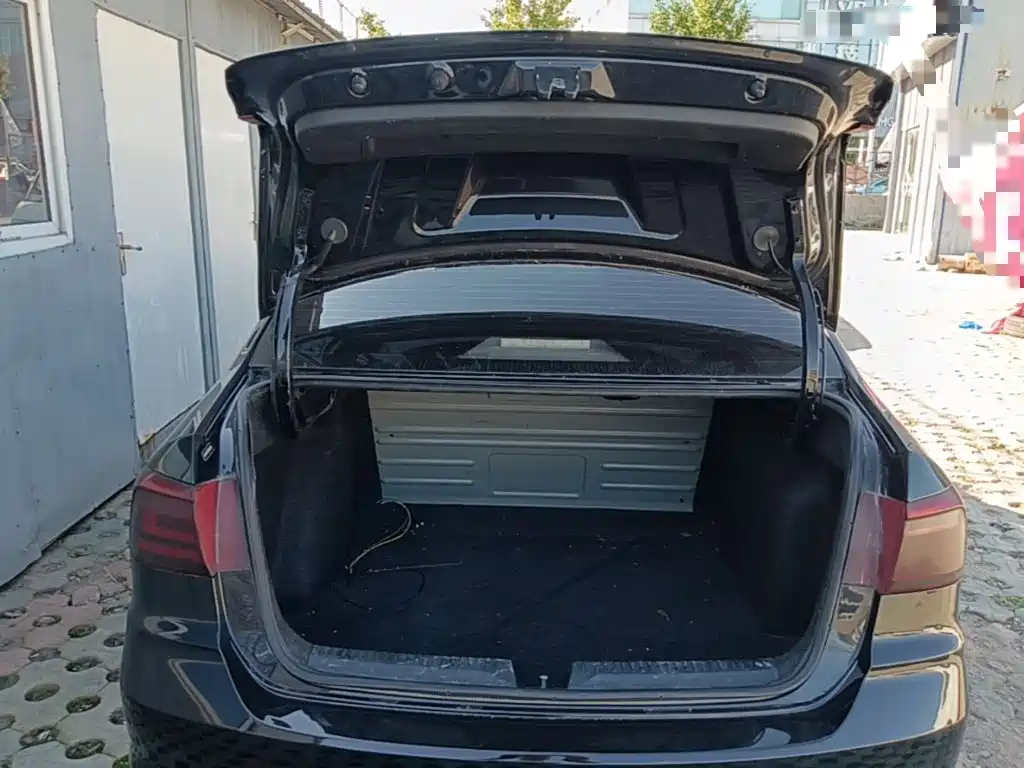 Volkswagen Santana — миниатюра 19