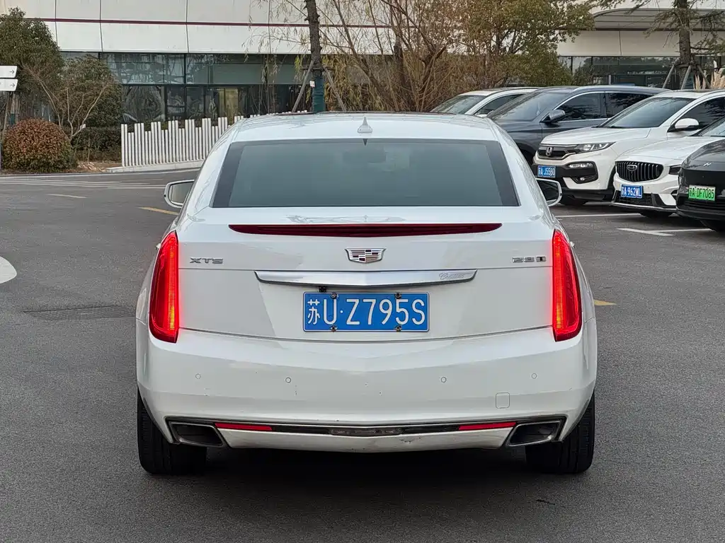 CADILLAC XTS