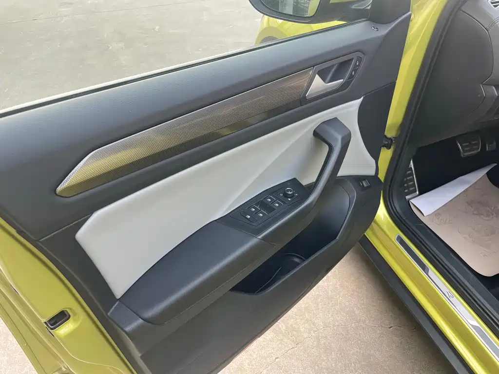 Volkswagen T-Roc — миниатюра 12