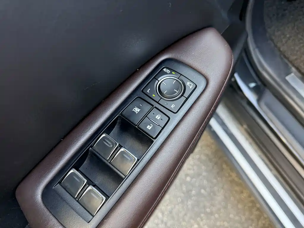 Lexus RX — миниатюра 8
