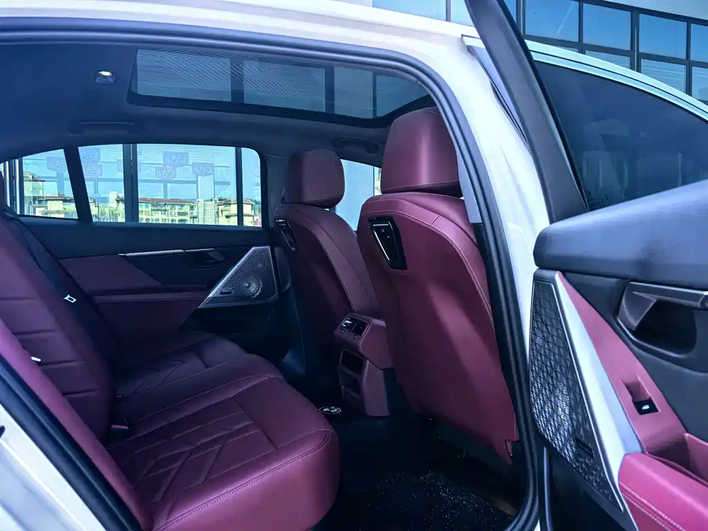 BMW 5 Series — миниатюра 7