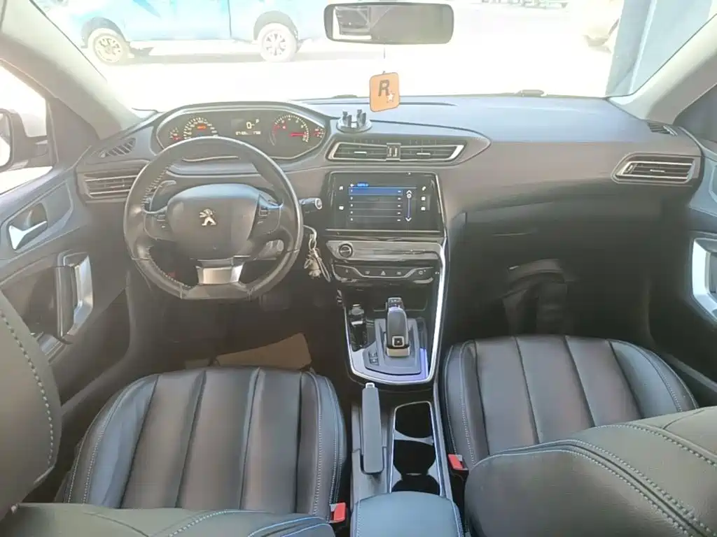 Peugeot 308 — миниатюра 10