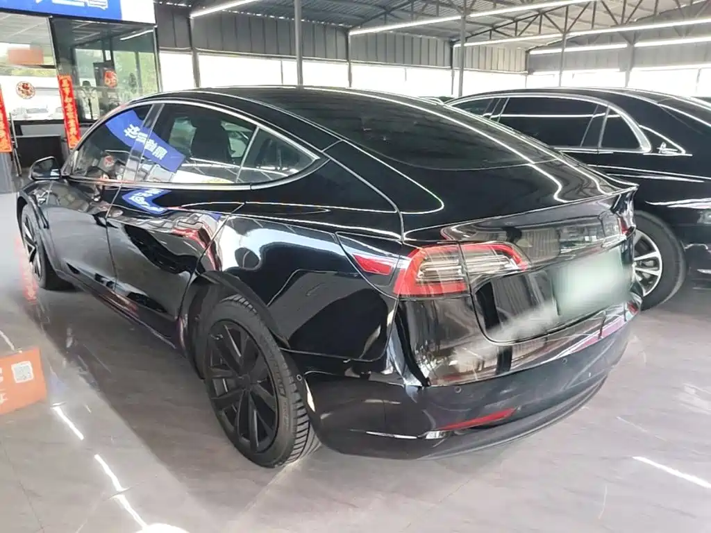 Tesla Model 3 — миниатюра 5