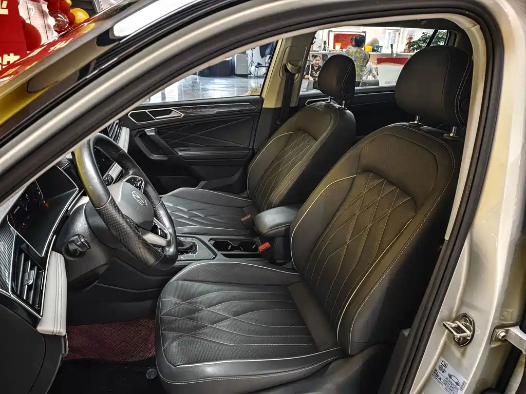 Volkswagen Tiguan L 330TSI Auto 2WD R-Line Premium Edition, фото 15