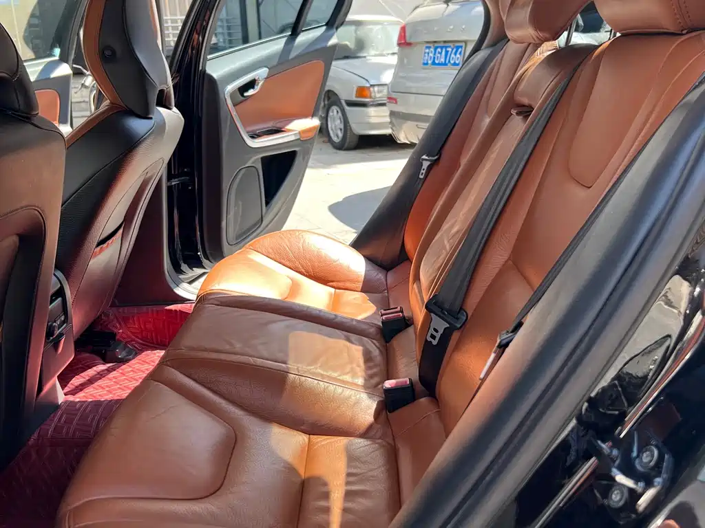 Volvo S60 (Import) — миниатюра 8