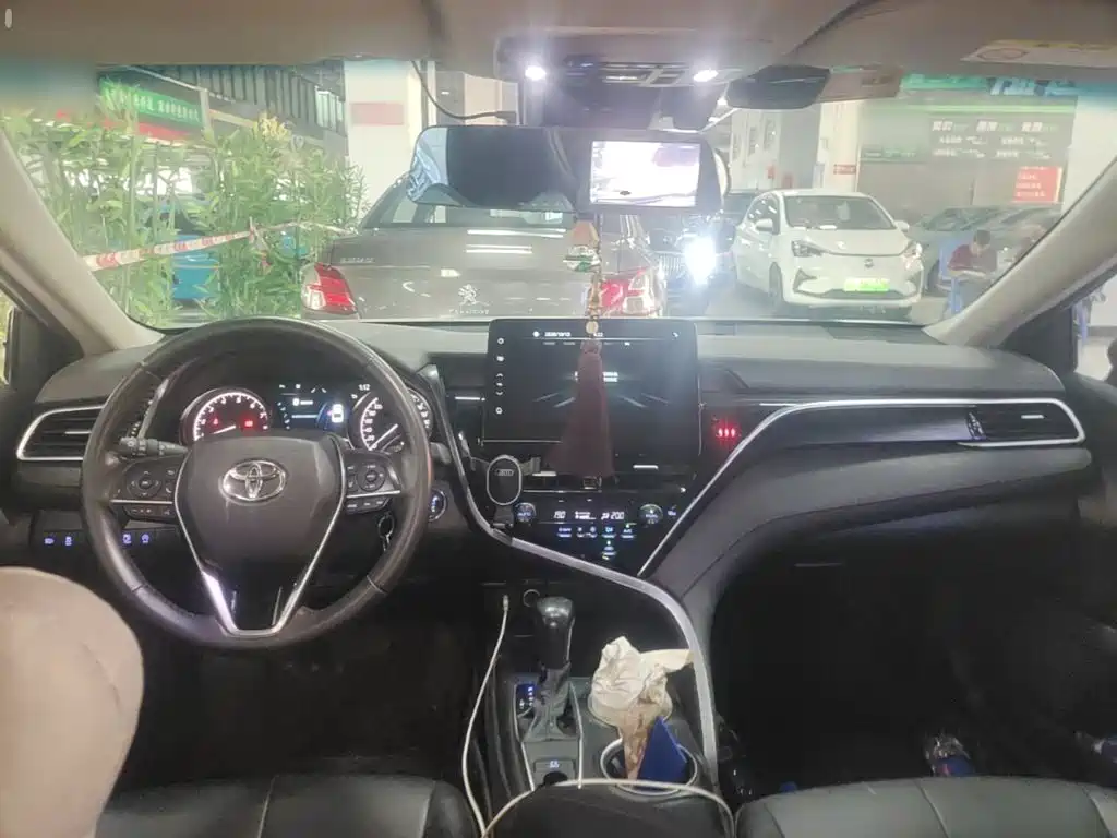 Toyota Camry — миниатюра 10
