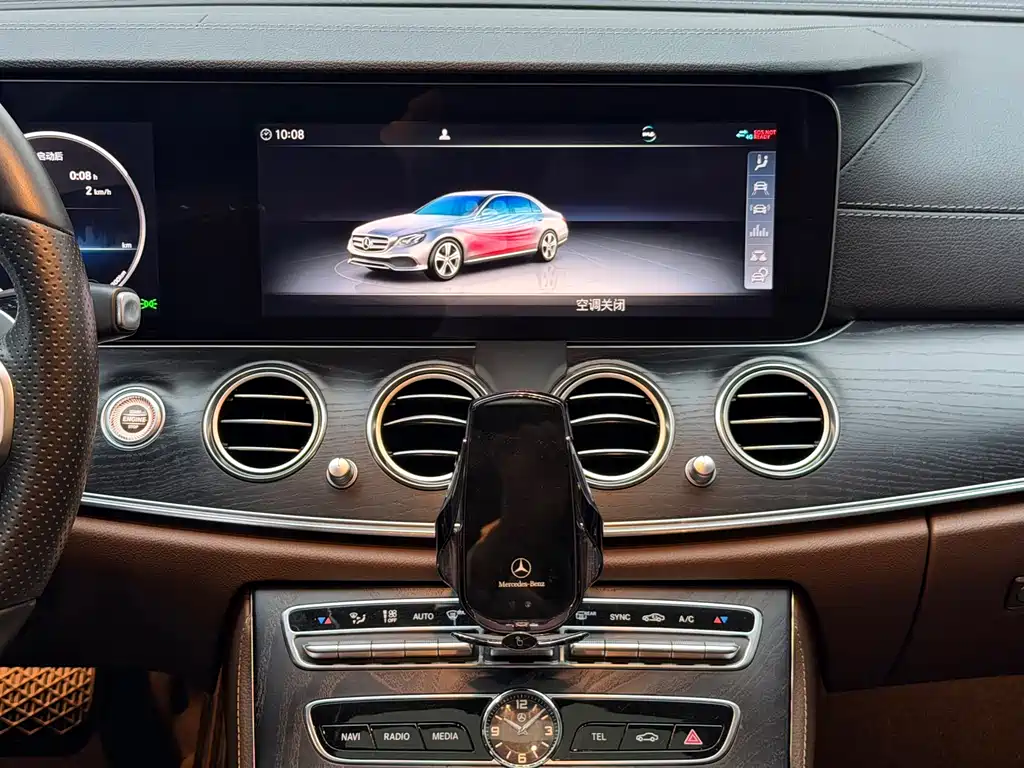 Mercedes-Benz E-Class — миниатюра 16