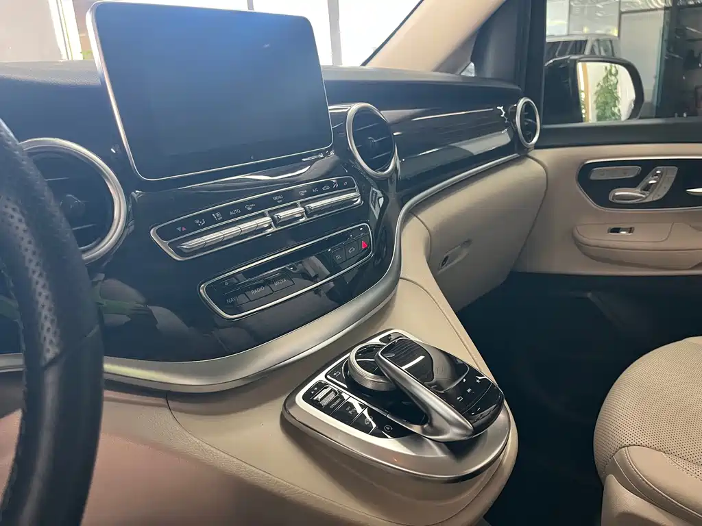 Mercedes-Benz V-Class — миниатюра 12