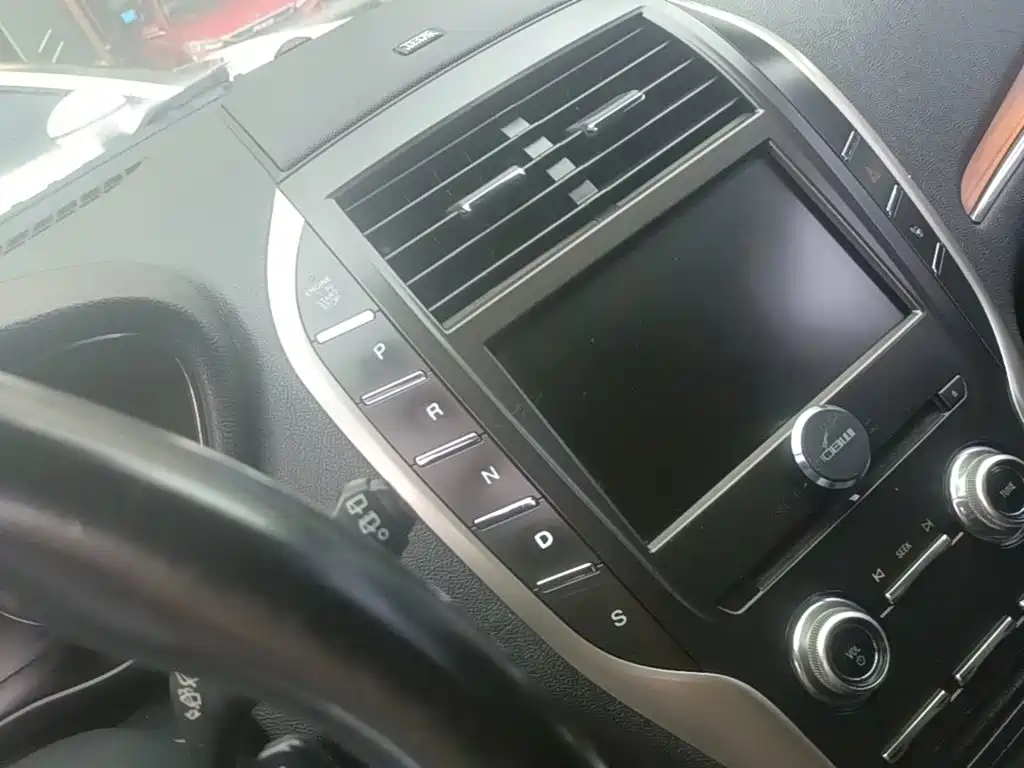 Lincoln MKC — миниатюра 14
