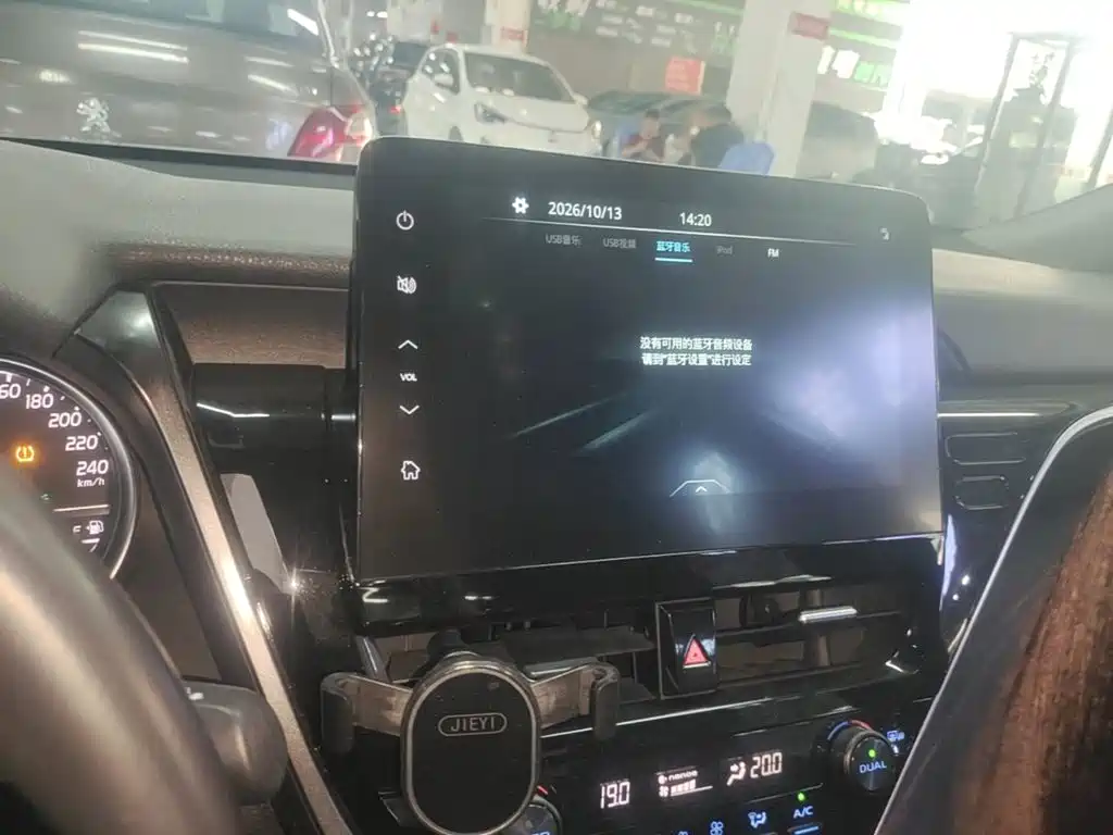 Toyota Camry — миниатюра 13