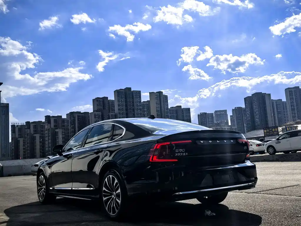 Volvo S90 — миниатюра 11