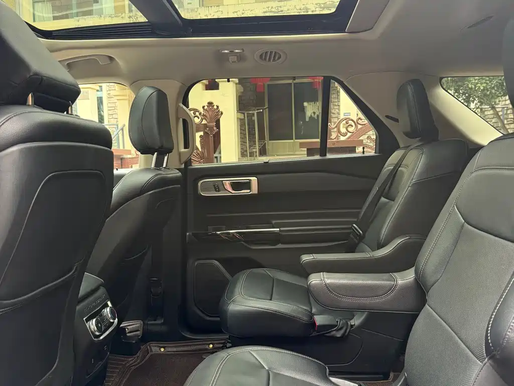 Ford Explorer — миниатюра 7