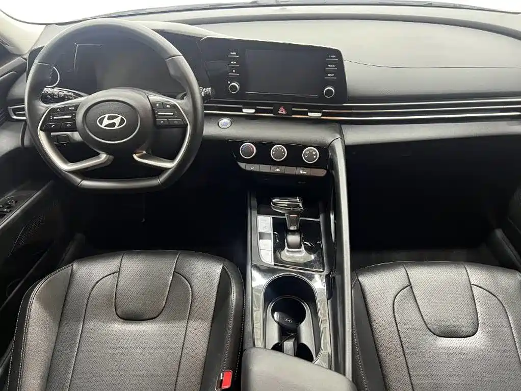 Hyundai Elantra — миниатюра 18