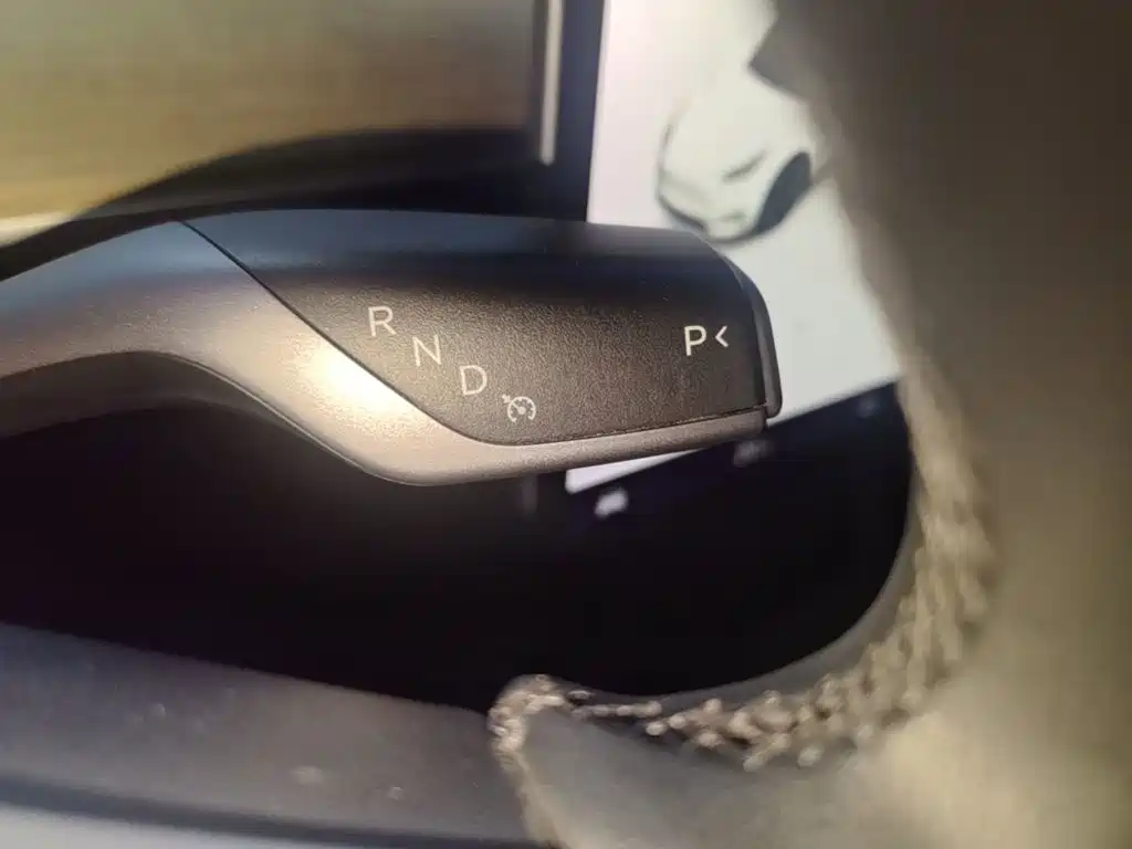 Tesla Model Y — миниатюра 14