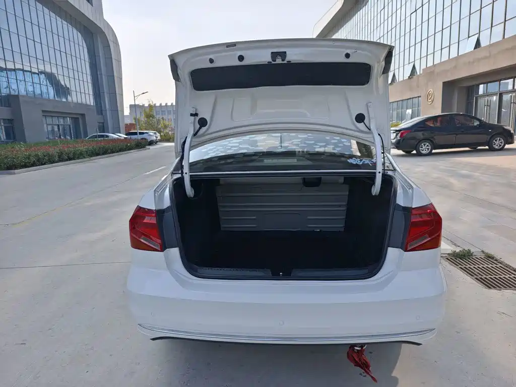 Volkswagen Jetta — миниатюра 19