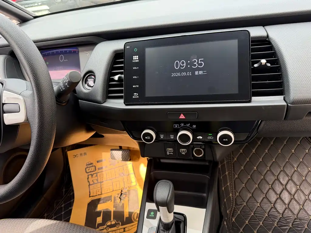 Honda Fit — миниатюра 8