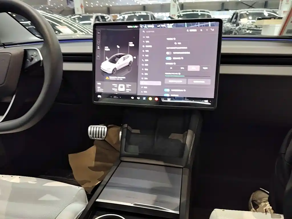 Tesla Model 3 — миниатюра 10