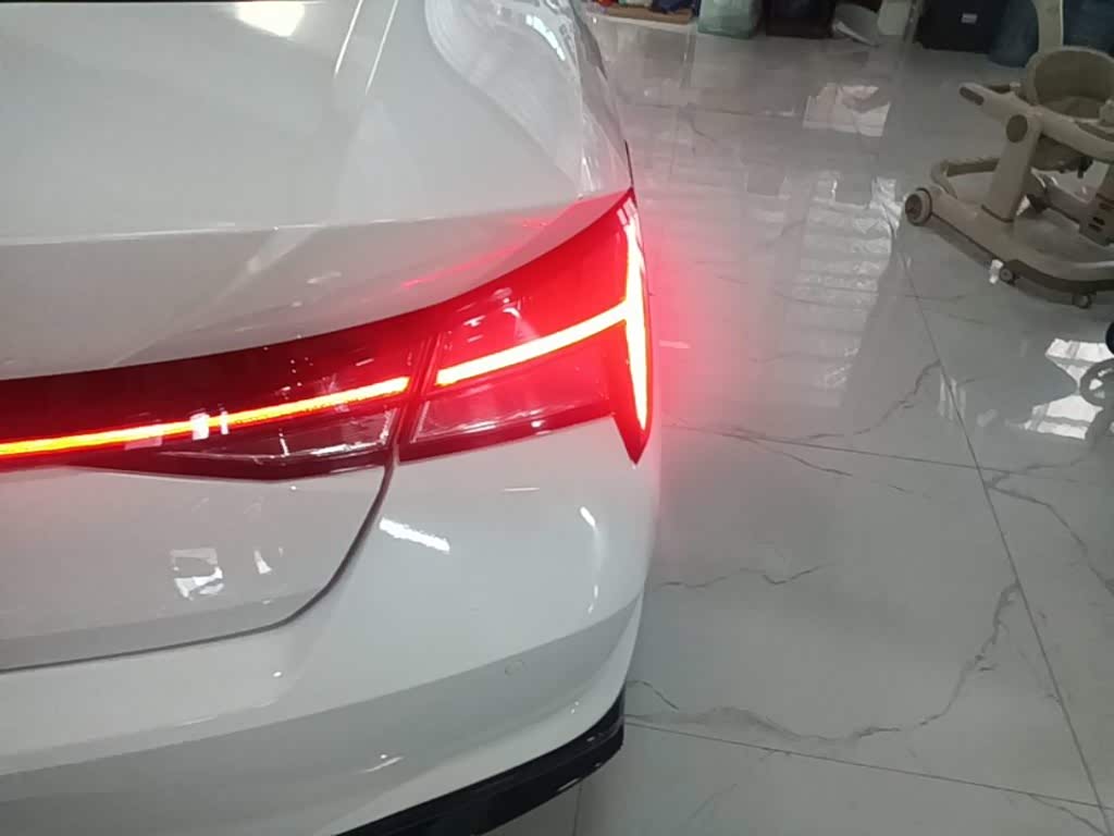 Hyundai Elantra 1.5 л 2022 г. Белый, пробег 30900 км
