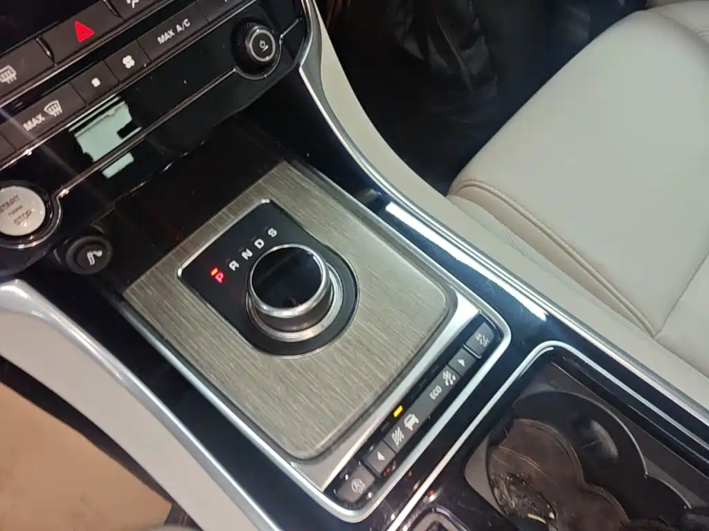 Jaguar XFL — миниатюра 14
