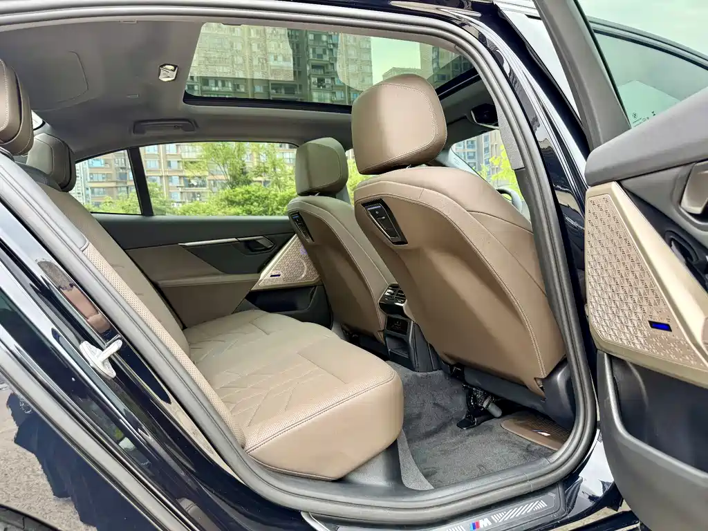 BMW 5 Series — миниатюра 15