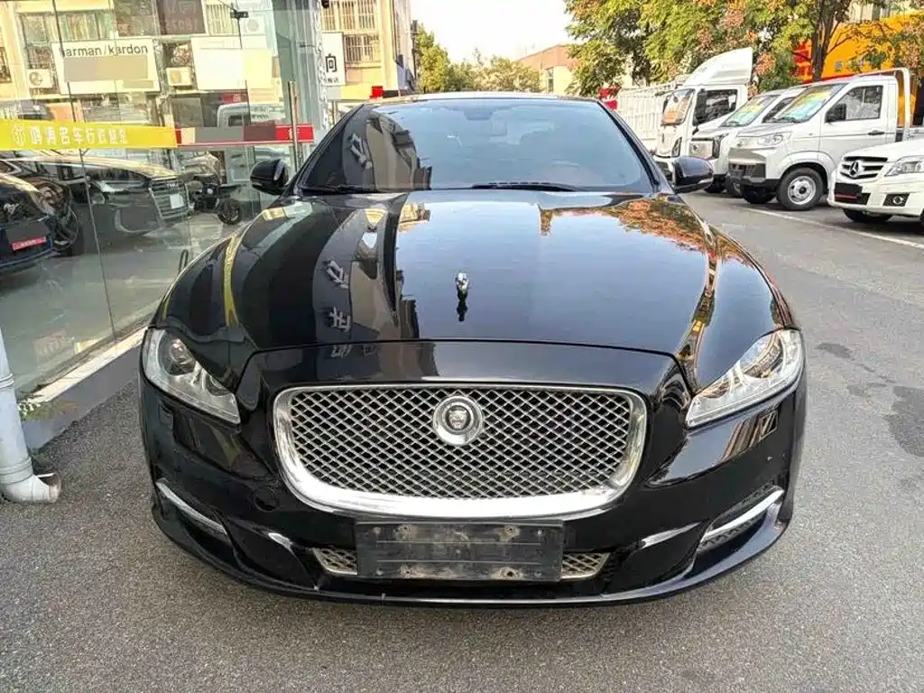 Jaguar XJ — миниатюра 2