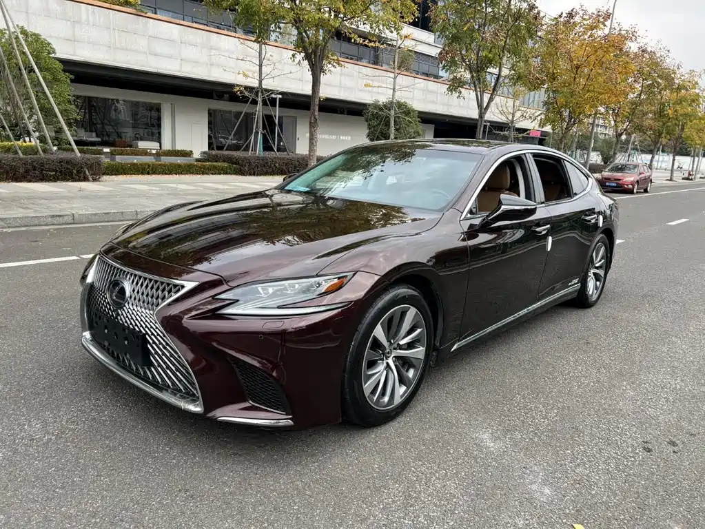 LEXUS LS
