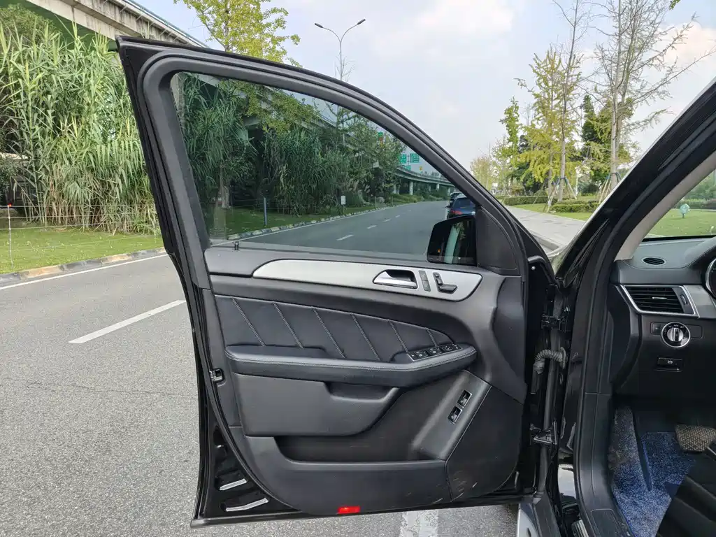 Mercedes-Benz GL-Class — миниатюра 9