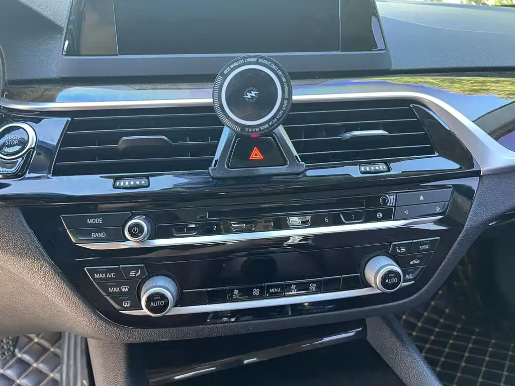 BMW 5 Series — миниатюра 10