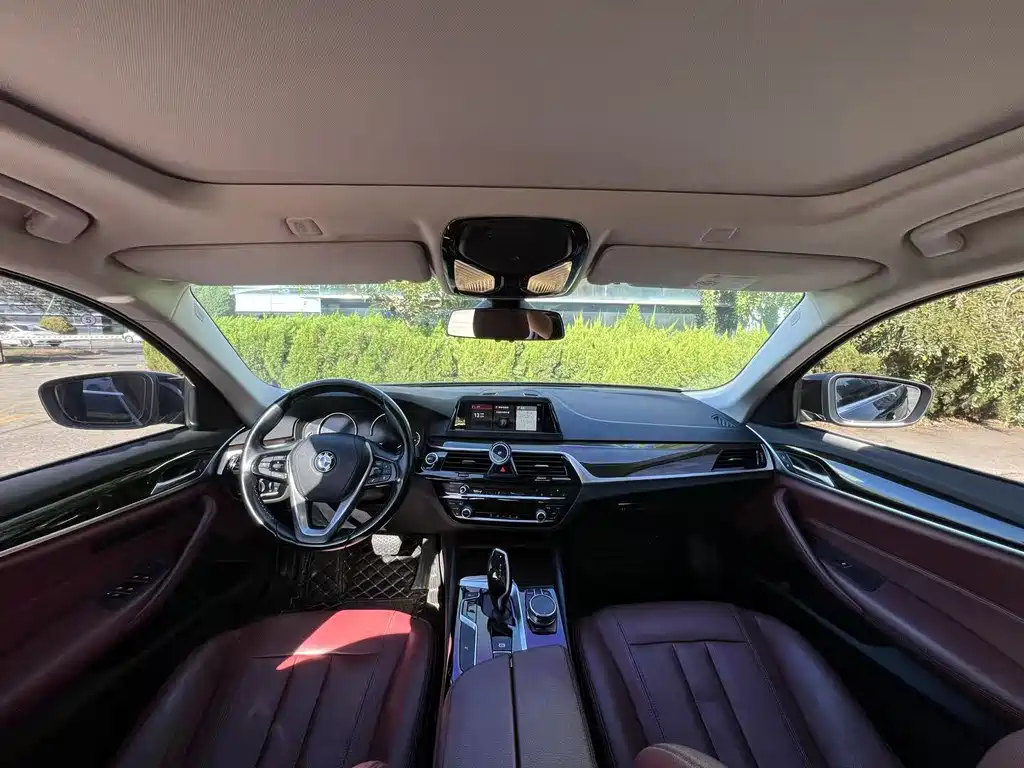 BMW 5 Series — миниатюра 17