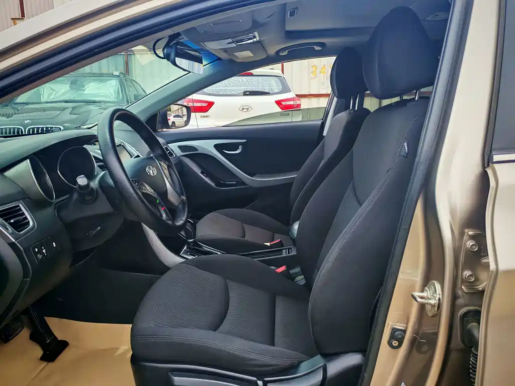 Hyundai Elantra Langdong — миниатюра 10