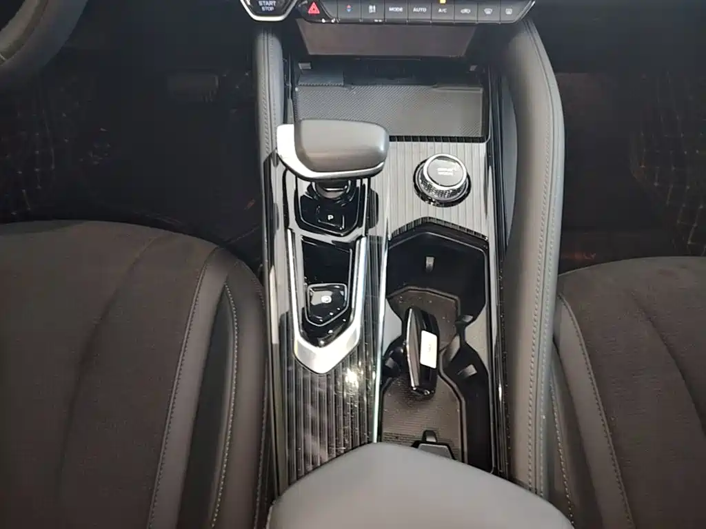 Geely Xingyue L — миниатюра 14
