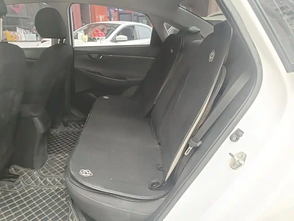 Hyundai Elantra — миниатюра 17