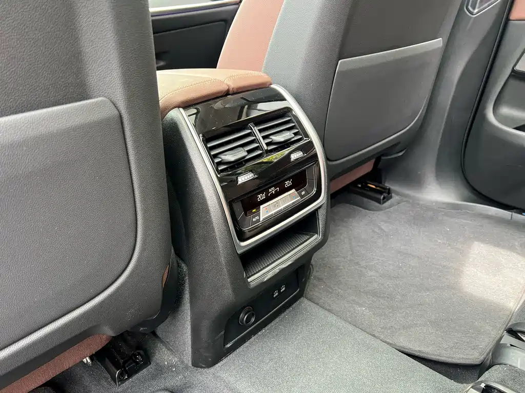 BMW X7 — миниатюра 7