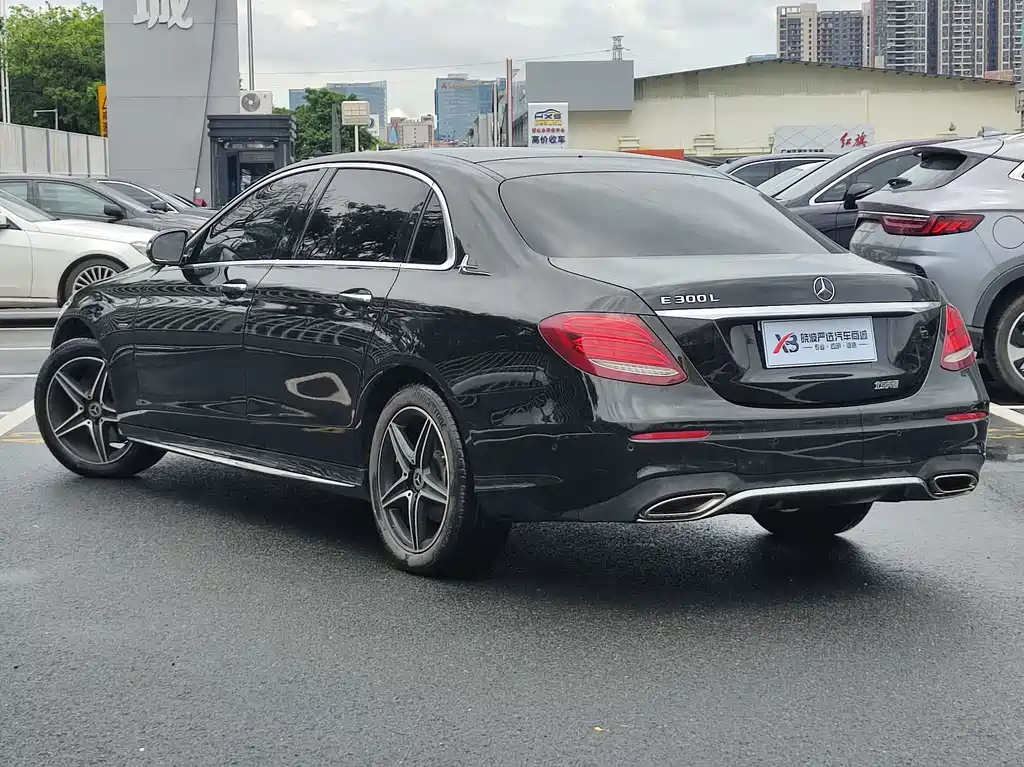 Mercedes-Benz E-Class — миниатюра 6