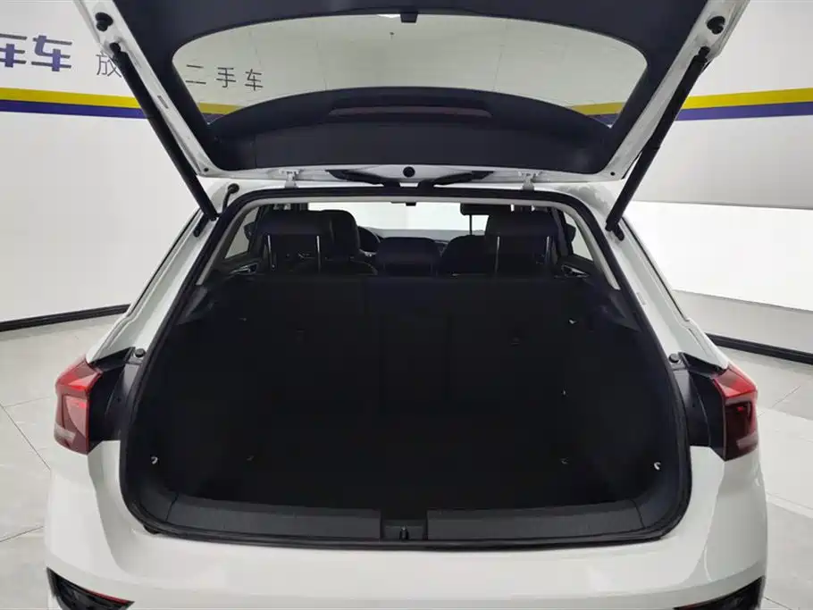 VOLKSWAGEN T ROC EXPLORING SONGS