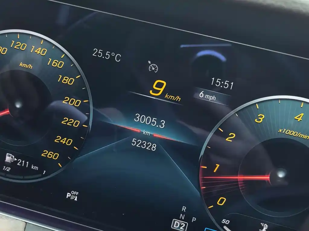 Mercedes-Benz E-Class — миниатюра 3