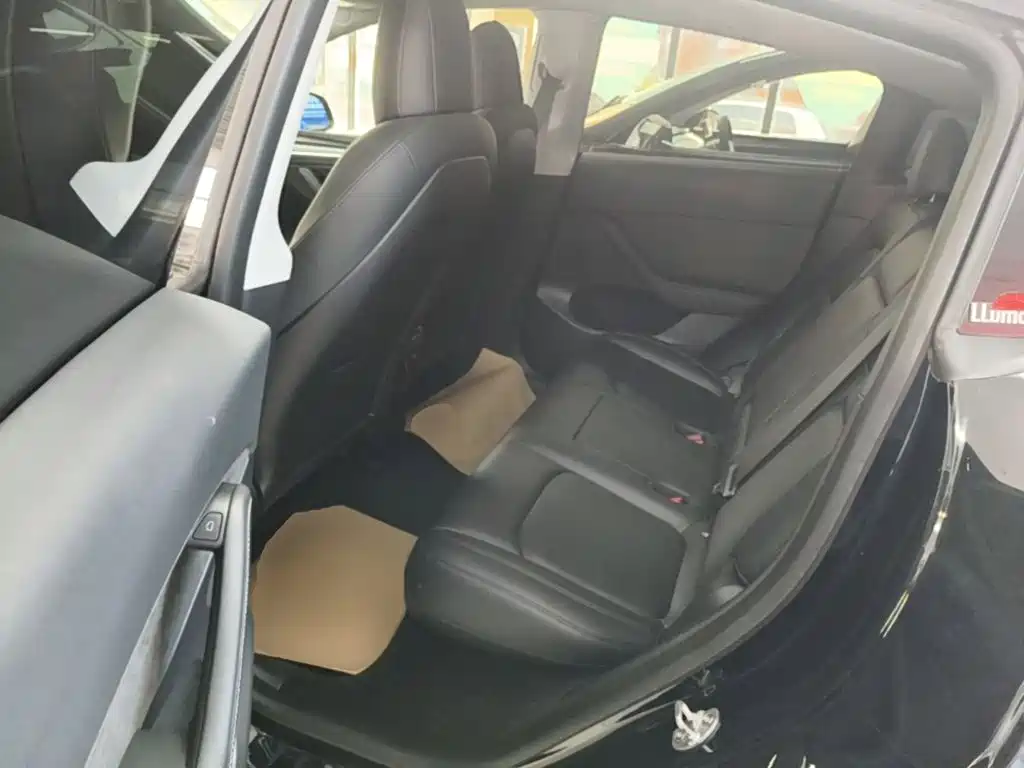Tesla Model Y — миниатюра 17