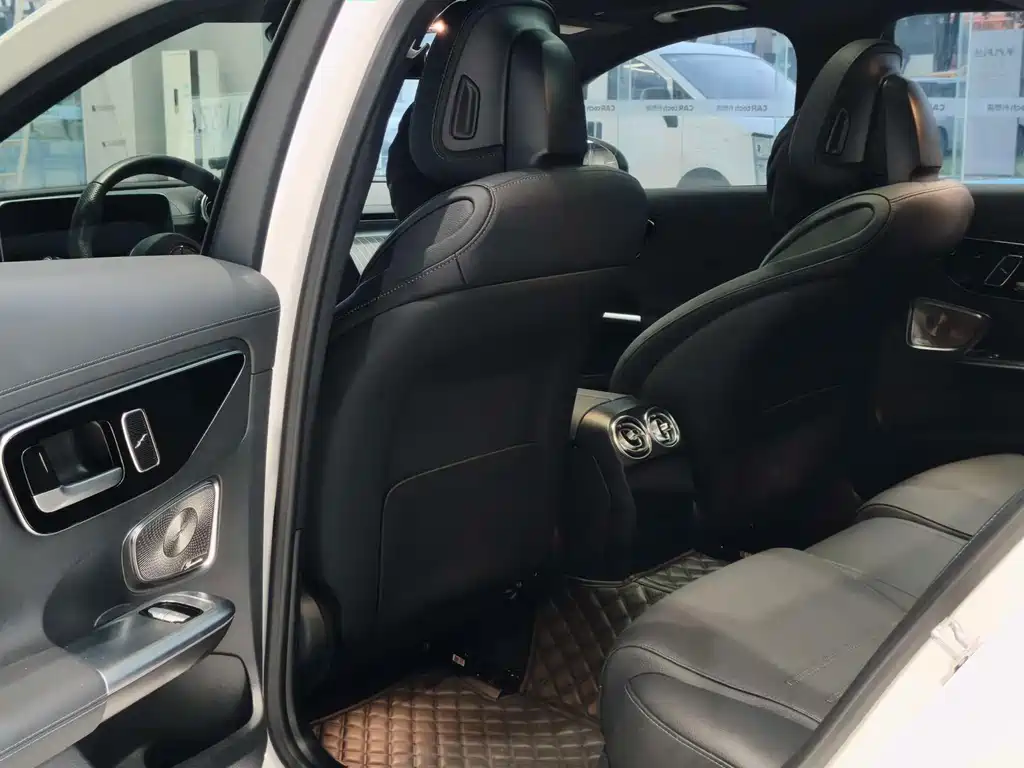 Mercedes-Benz C-Class — миниатюра 17