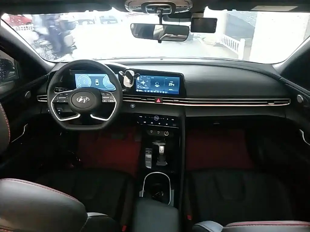 Hyundai Elantra — миниатюра 10