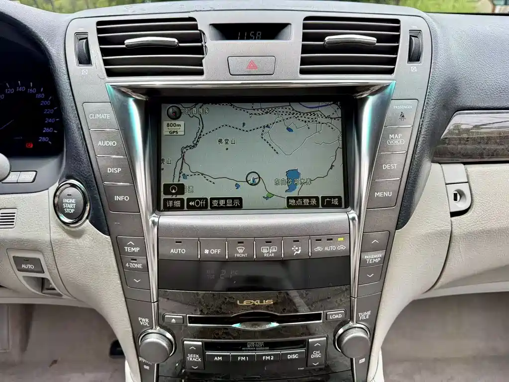 Lexus LS — миниатюра 12