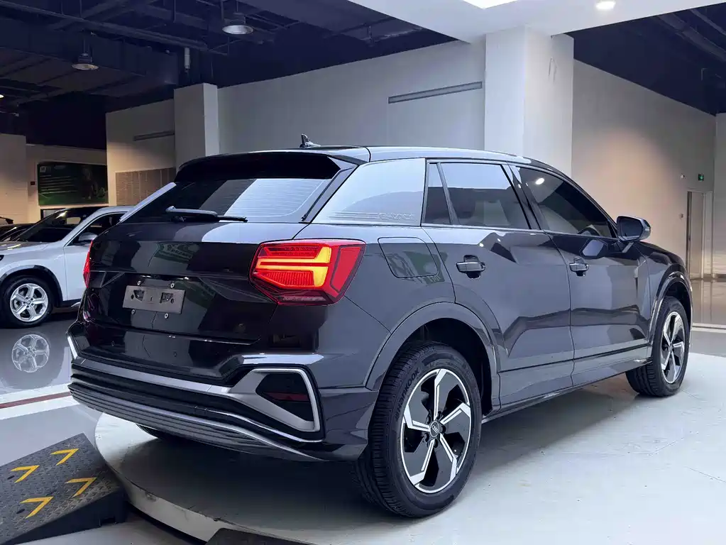 Audi Q2L e-tron — миниатюра 3