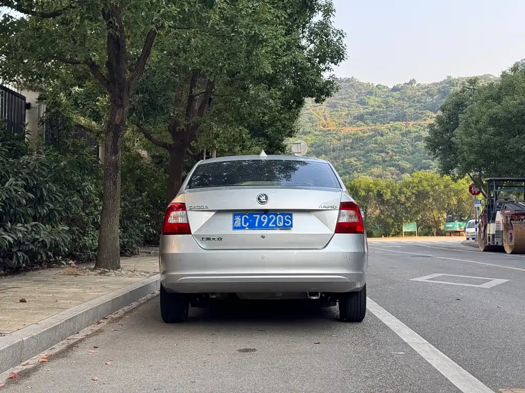 Skoda Rapid — миниатюра 8