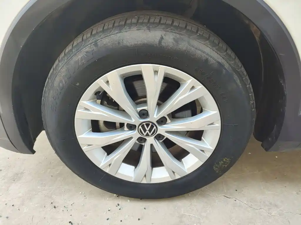 Volkswagen Tiguan L — миниатюра 23