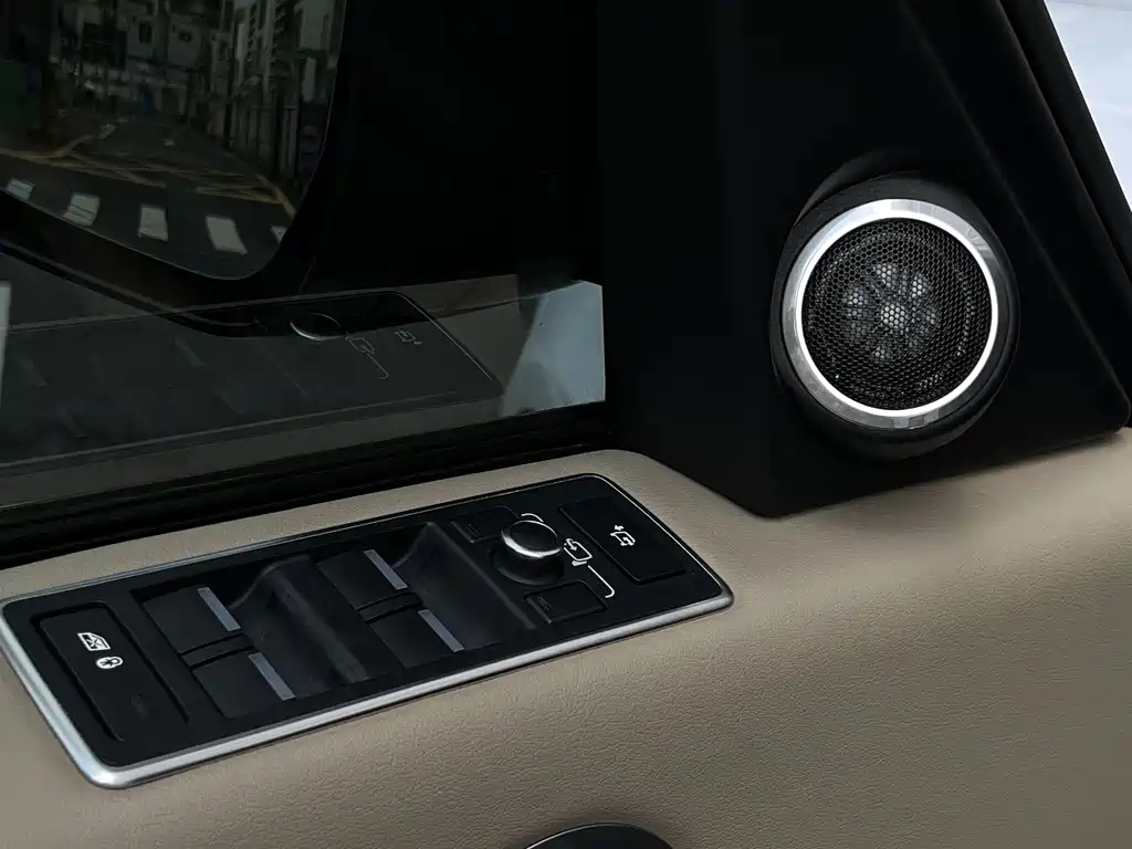 Land Rover Range Rover — миниатюра 16
